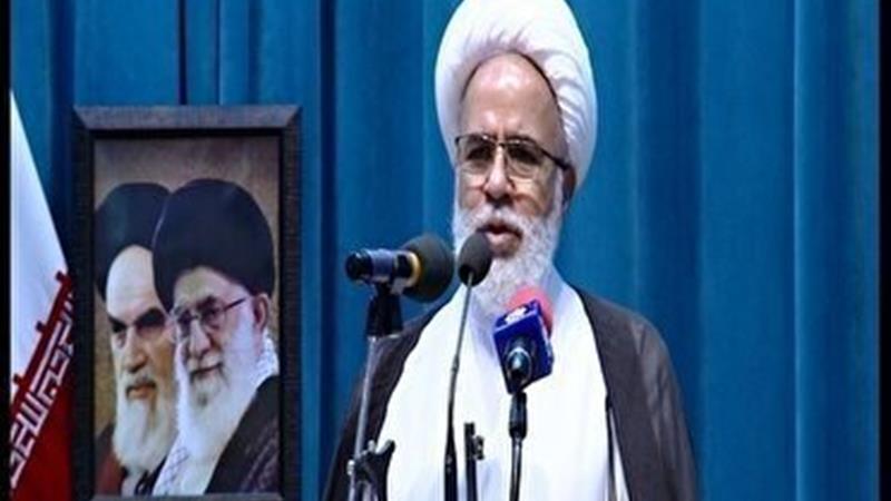 نظام جمهوری اسلامی بر پایه ولایت فقیه، مردم و اتکاء به توان داخلی بنیان نهاده شد