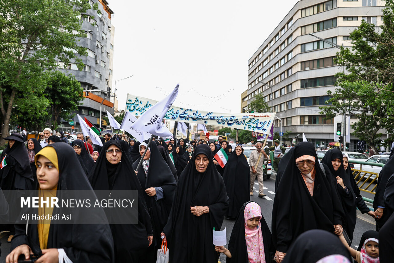 راهپیمایی دختران انقلاب