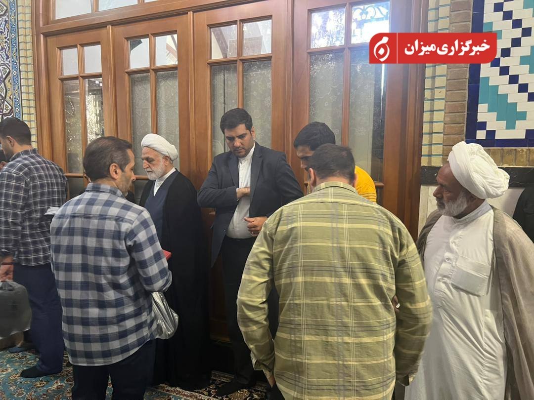 رئیس قوه قضاییه پای حرف دل مردم در حرم امام رضا (ع)