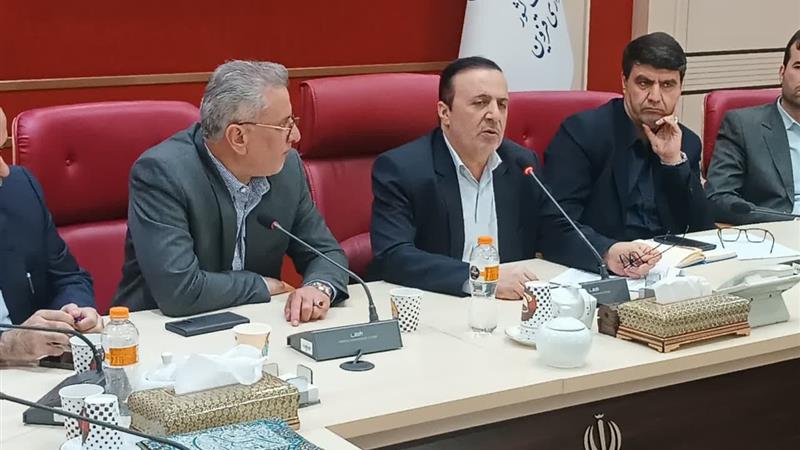 استاندار: تیم شمس آذر قزوین باید سرپا بماند