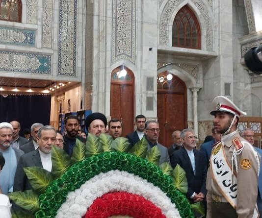 تجدید میثاق عراقچی و معاونان وزارت خارجه با آرمان‌های امام(ره)