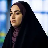 ژست معصومانه بازیگر سریال «هیولا» در یک امامزاده جلب‌ توجه کرد