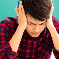افزایش اضطراب اجتماعی در میان نوجوانان؛ زنگ خطر برای خانواده‌ها