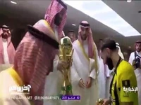 بن سلمان جام خادم الحرمین را به بنزما تقدیم کرد