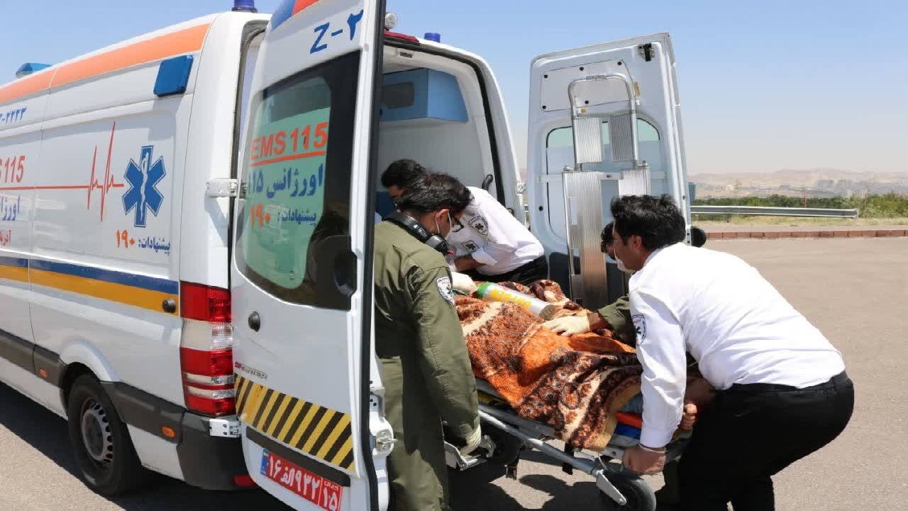 مصدومیت 25 نفر در پی واژگونی مینی‌بوس