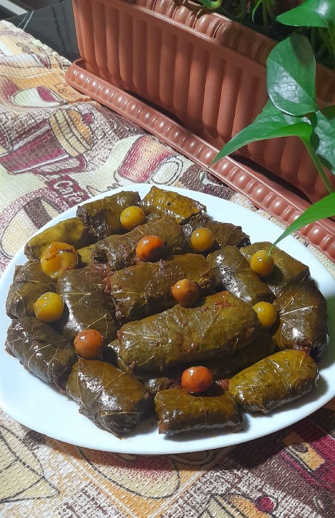 از شما/بفرمایید دلمه ترش و خوشمزه😋😋