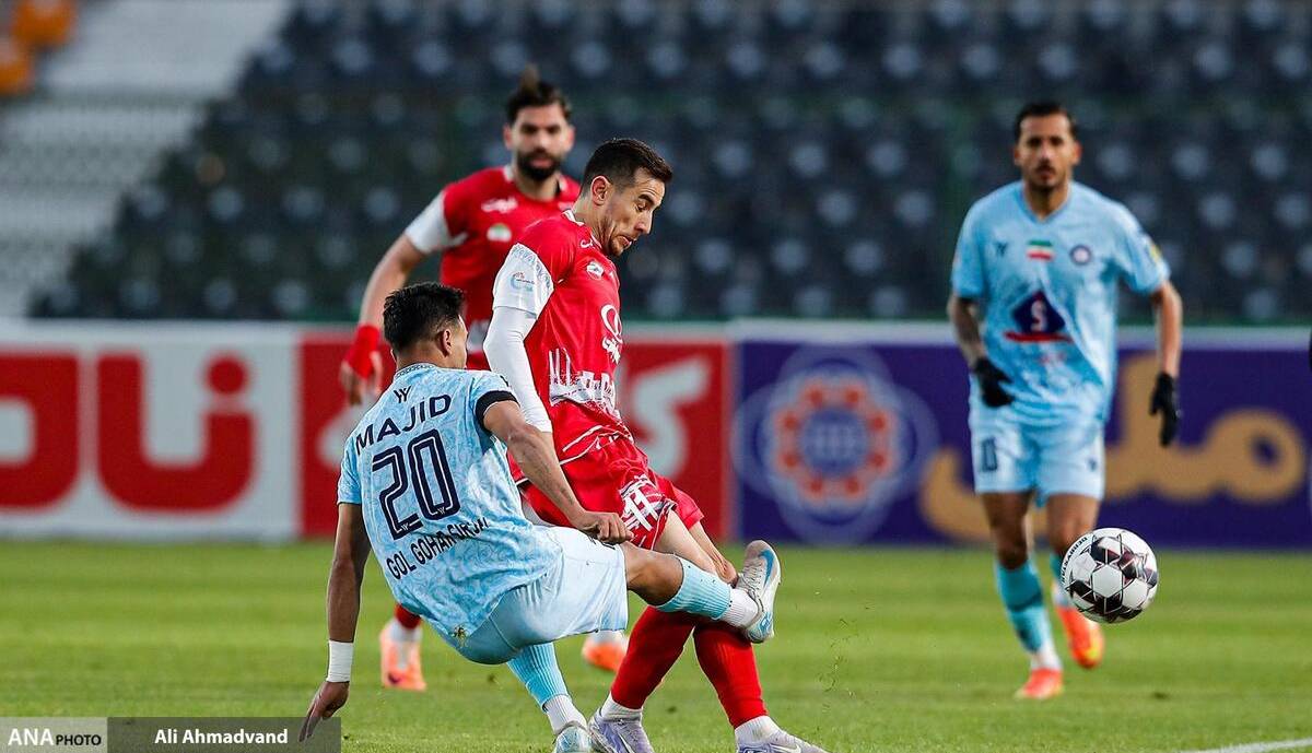 جریمه ۱۵ میلیاردی پرسپولیس برای جذب فرشاد احمدزاده از سپاهان