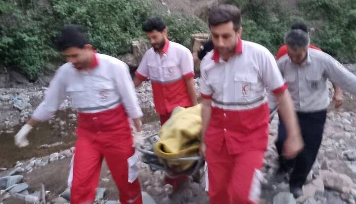 غرق‌شدگی و مصدومیت اعضای یک خانواده در رودخانه چالوس