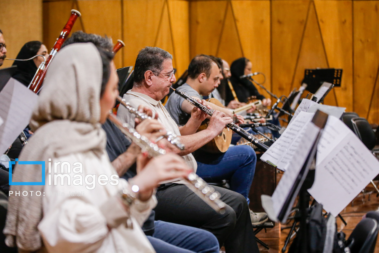 تمرین ارکستر موسیقی ملی ایران
