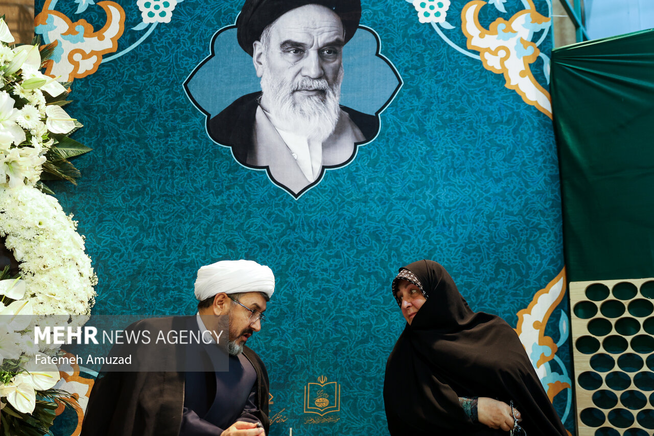 تجدید بیعت بانوان فعال فرهنگی با آرمان های امام خمینی (ره)