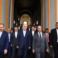 عکس/ ادای احترام رئیس مجلس و هیئت پارلمانی ایران به سیمون بولیوار