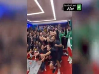 جشن بازیکنان پاری سن ژرمن در رختکن بعد از قهرمانی در لیگ قهرمانان اروپا