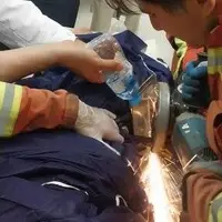 سقوط کارگر جوان بر روی میلگرد در کارگاه ساختمانی