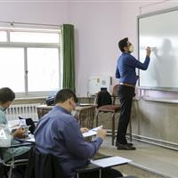 سخنگوی کمیسیون آموزش مجلس : ۳۰۰ هزار معلم بلاتکلیف در کشور داریم