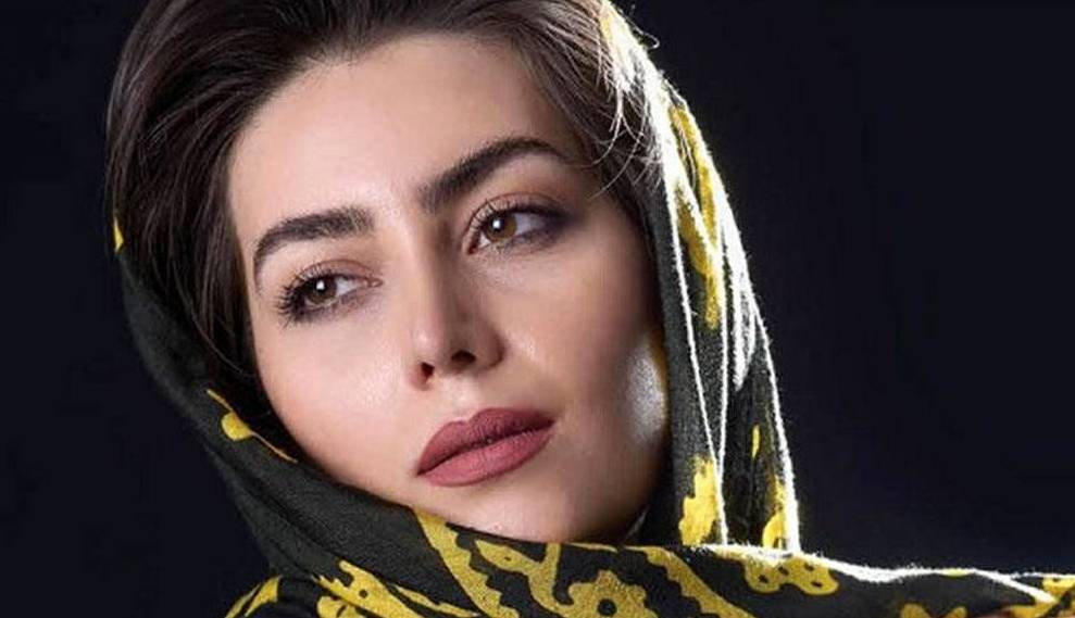 چهره ها/ روژانِ سریال «نون.خ» با استایل تمام آبی   