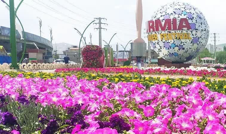 برگزاری جشنواره گلها در بوستان گؤللر باغی ارومیه