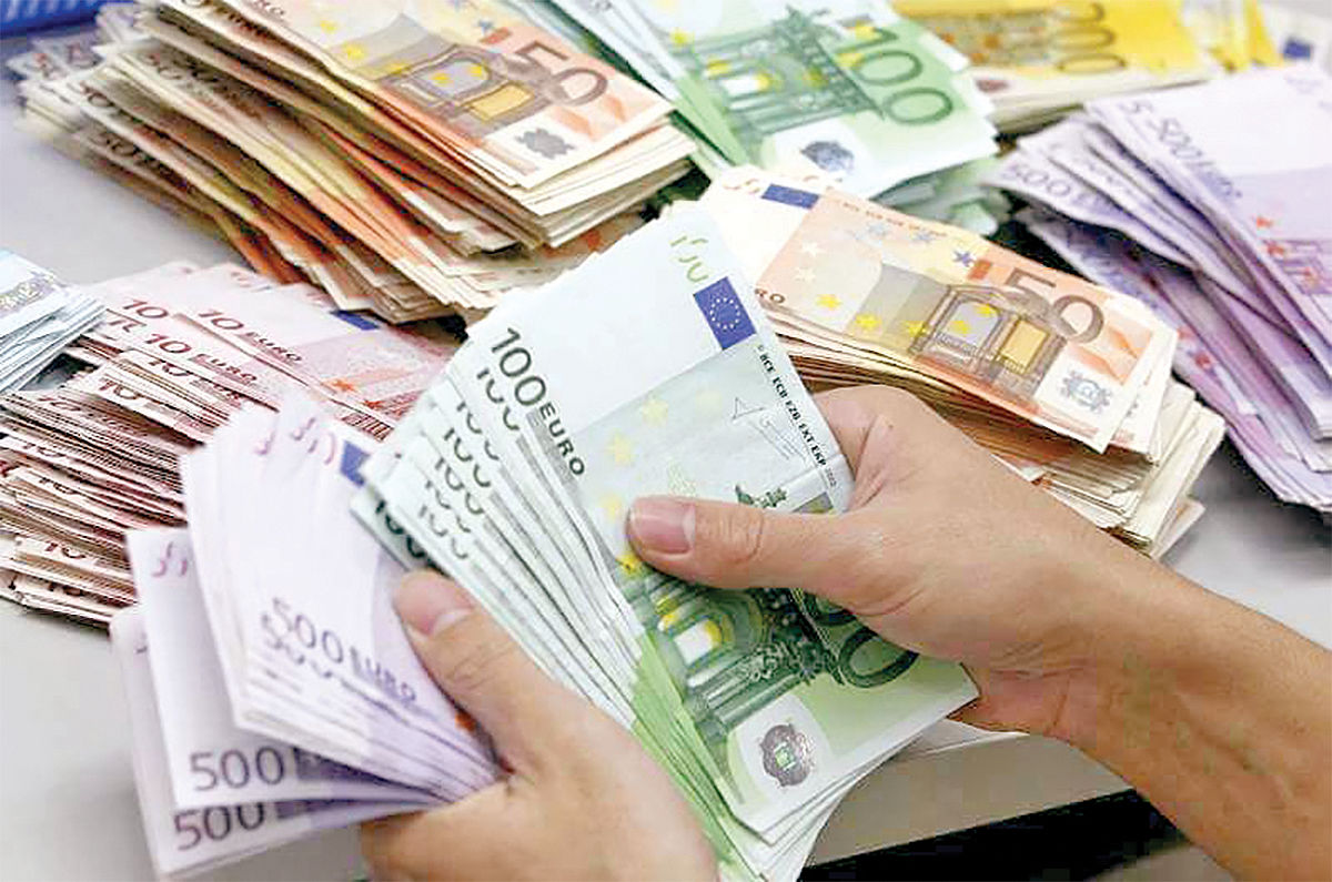 سرمقاله کیهان/ مافیای معارضه با انقلاب چگونه تأمین مالی میشود؟