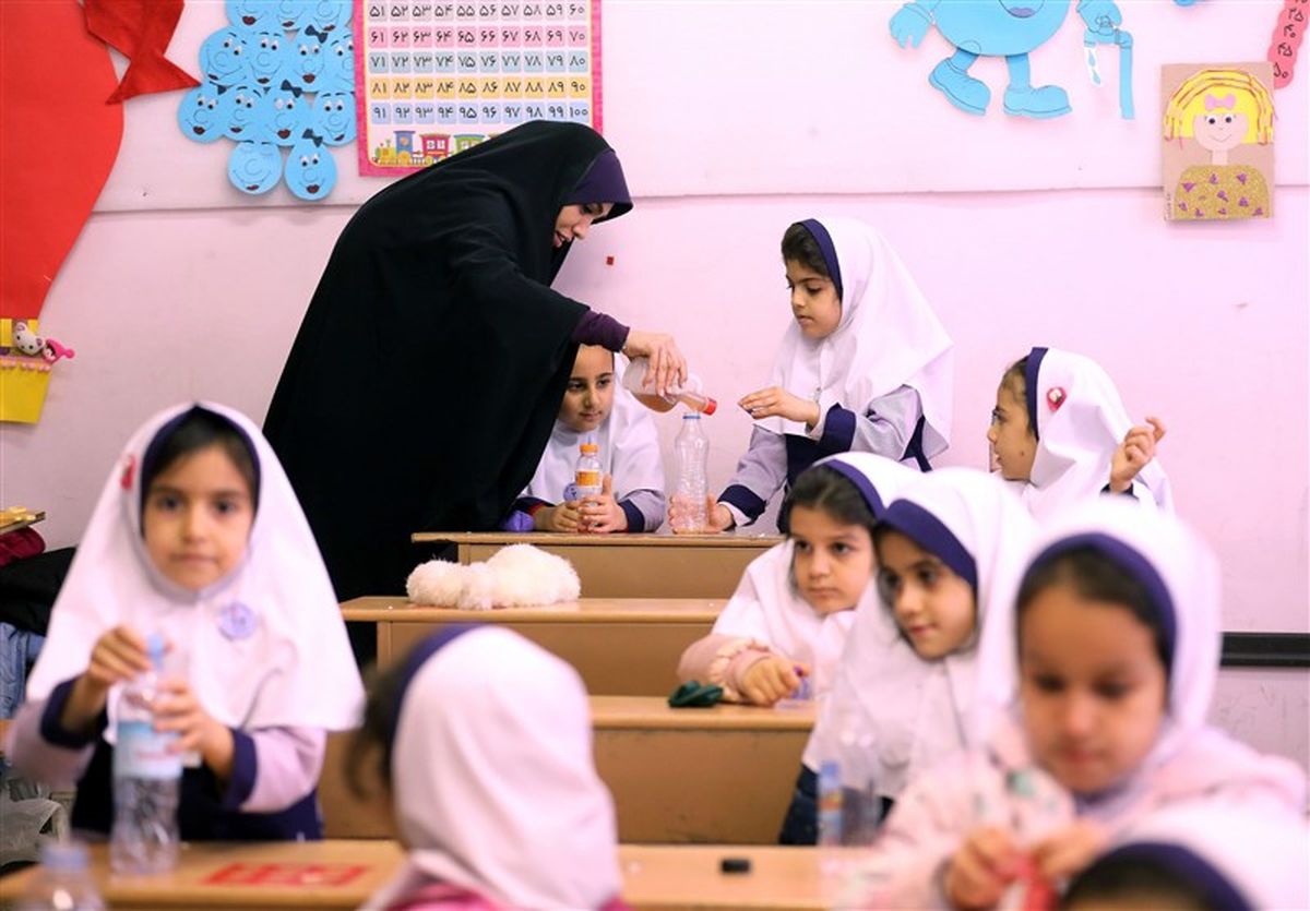 افزایش ۲۰ درصدی حقوق معلمان در فروردین ۱۴۰۴؛ وعدهای که به تأخیر افتاد