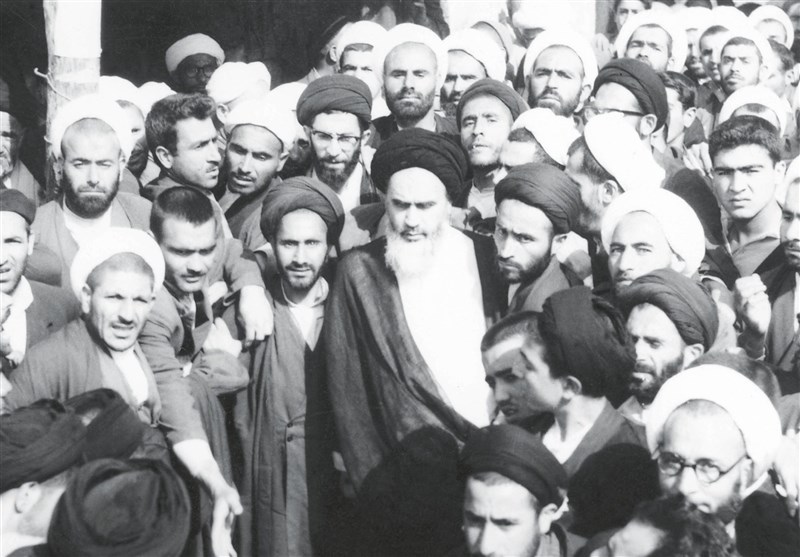 سرمقاله جوان/ امام احیاگر نقش تاریخی و اجتماعی روحانیت