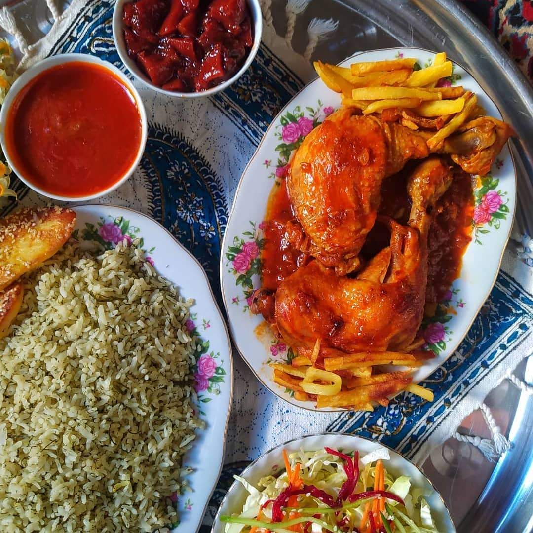 مرغ مجلسی خوشمزه رو با سس انار سرو کن