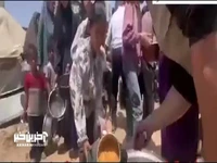 صف طولانی فلسطینیان در برابر یکی از مراکز توزیع غذا در شهر غزه 