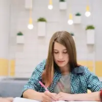 برای تربیت نوجوان موفق، این حرفها رو بهش نگو 