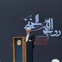 عارف: امام خمینی(ره) در بحران‌ها نه به سازش تن داد و نه گرفتار تحجر شد