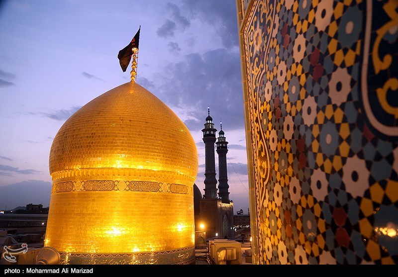 آیین تعویض پرچم گنبد مطهر و سیاه پوشی ضریح حضرت فاطمه معصومه (س)