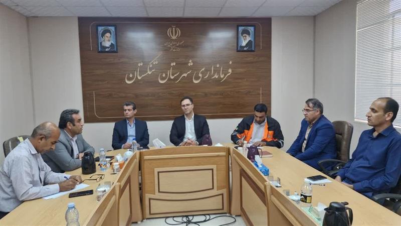 مشکلات کامیون‌داران تنگستان پیگیری می‌شود