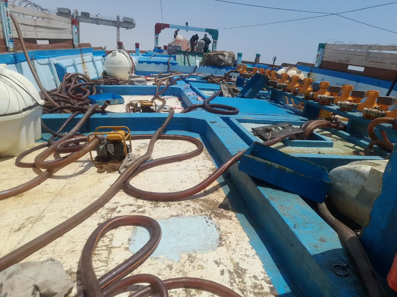 دو شناور حامل سوخت قاچاق در آب‌های خلیج فارس توقیف شدند