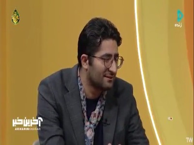طومار قدیمی که درون آن چندین خوشنویسی به همراه مهرهایشان آمده است