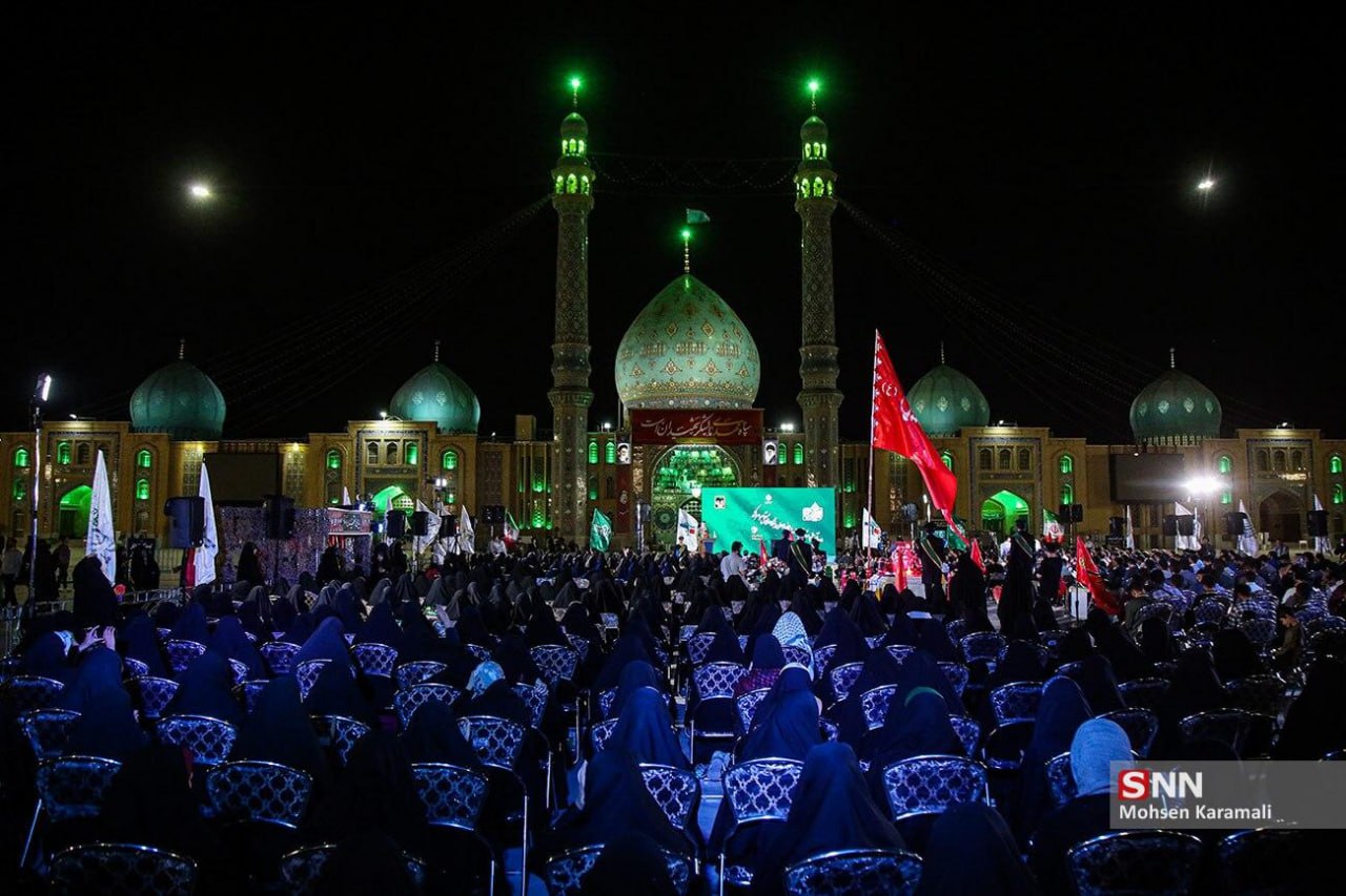 عکس/ مراسم بیعت دانشجویان با امام زمان (عج) در مسجد مقدس جمکران