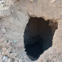 ریزش آسفالت خیابان شهید قدوسی اصفهان به‌دلیل فرسودگی خط لوله فاضلاب