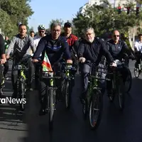 رکاب‌زنی استاندار خراسان رضوی و شهردار مشهد به‌مناسبت روز جهانی دوچرخه