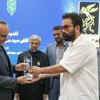 اهدای سیمرغ بهترین فیلم جشنواره فجر به آستان قدس رضوی