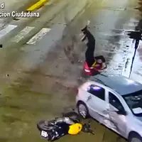 نجات معجزه‌آسا یک پیک غذا پس از تصادف وحشتناک