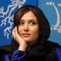 دلتنگی پریناز ایزدیار در فراق پدرش و حضور بر سر مزار آن مرحوم