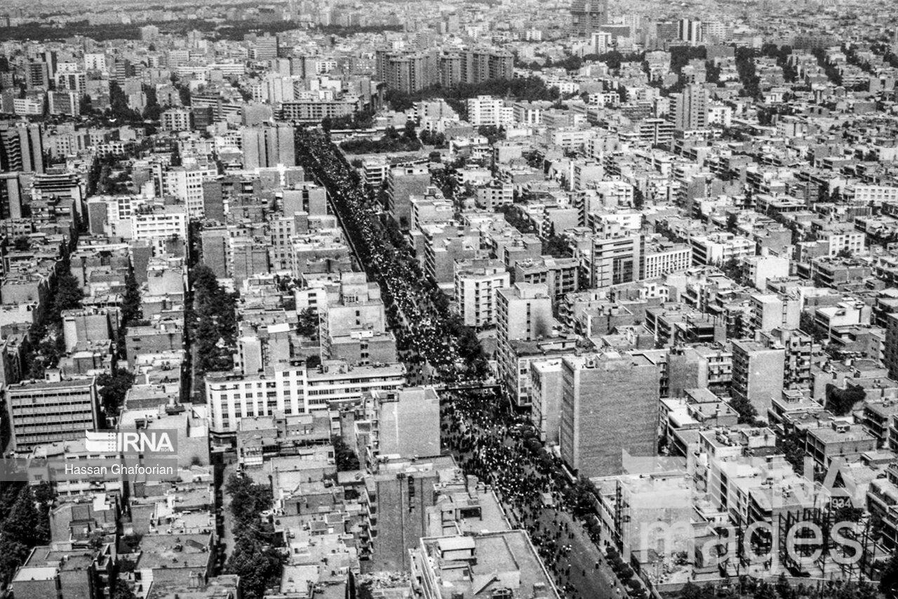 عکس/ بزرگترین مراسم تشییع دنیا