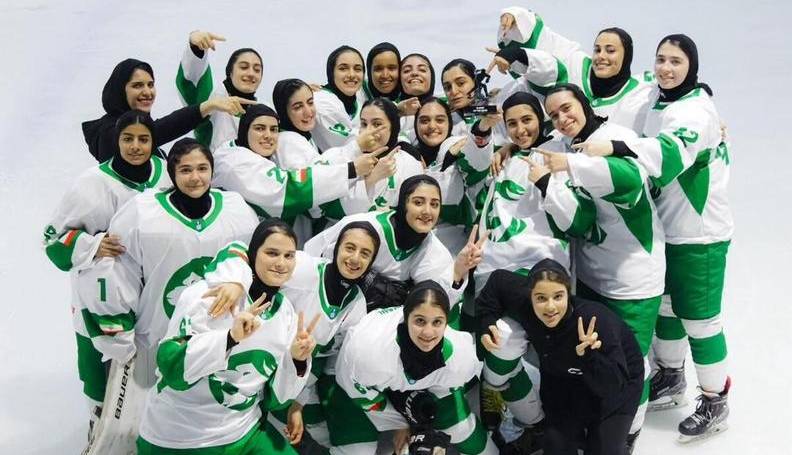 تیم هاکی روی یخ دختران ایران فینالیست آسیا شد