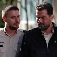شما داری با آبروی من بازی میکنی