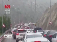 ترافیک سنگین آزادراه تهران شمال با چاشنی مه و بارش باران