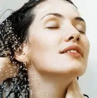 آیا آب داغ باعث شوره سر می شود؟