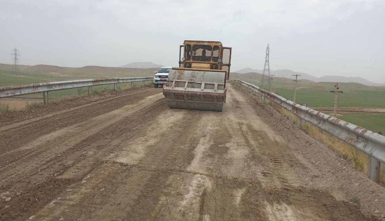 عملیات احداث راه ۶ روستای نوبران ساوه آغاز شد