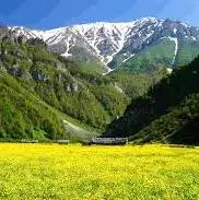 تلاقی دشت بهاری و کوه های برفی در دریاسر رویایی 