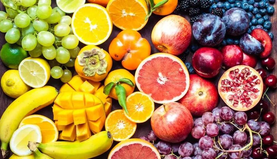 چه میوه‌هایی به کاهش وزن کمک می‌کنند
