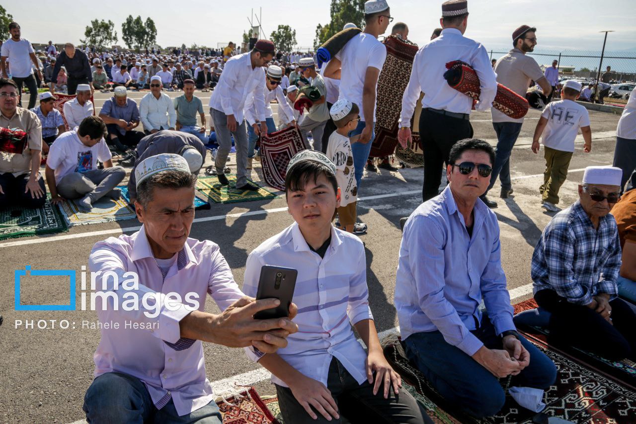 عکس/ ​​​​​​​برگزاری نماز عید «قربان» در بندر ترکمن