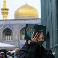عکس/ دعای عرفه در حرم مطهر رضوی