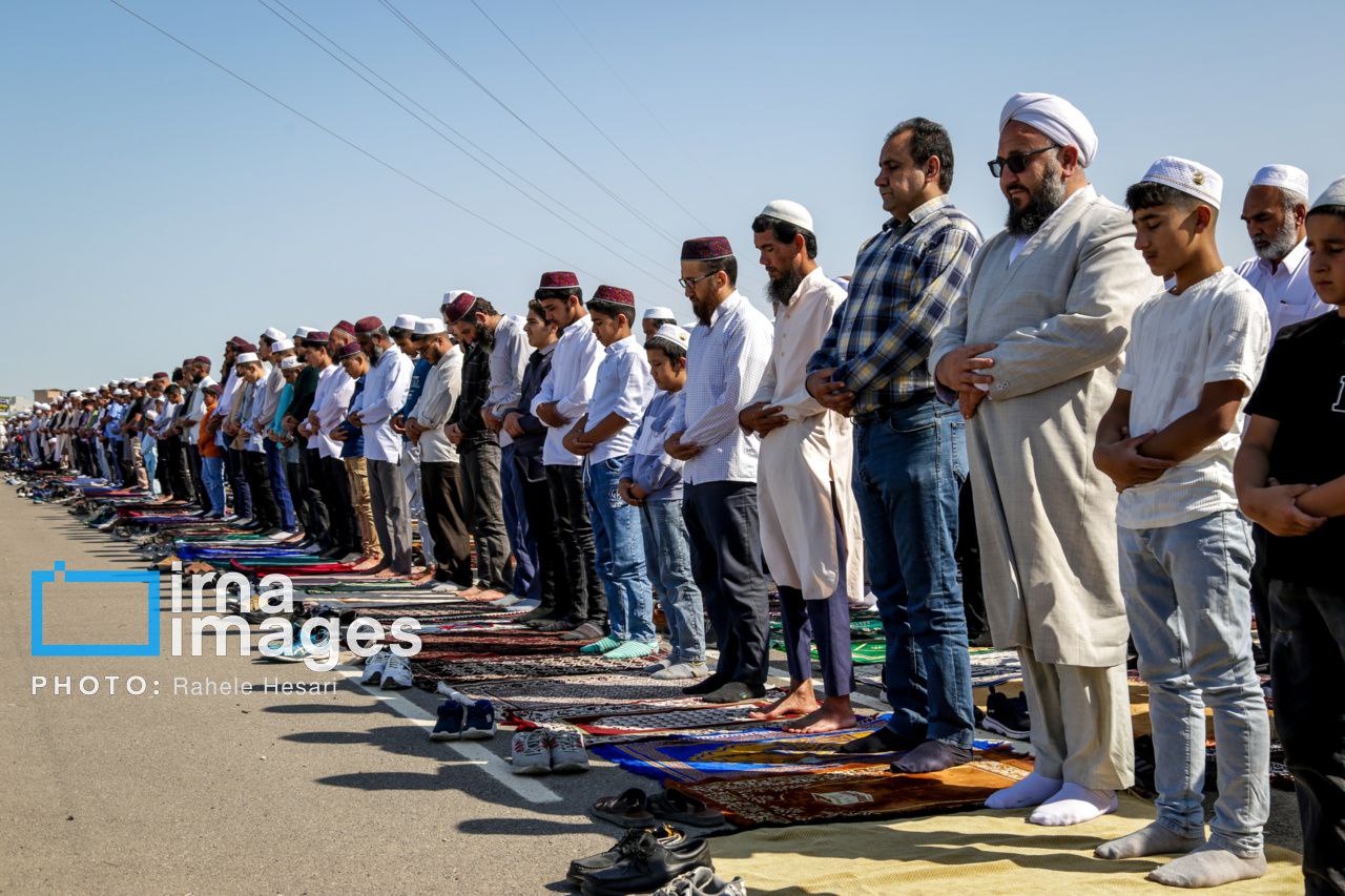 عکس/ ​​​​​​​برگزاری نماز عید «قربان» در بندر ترکمن