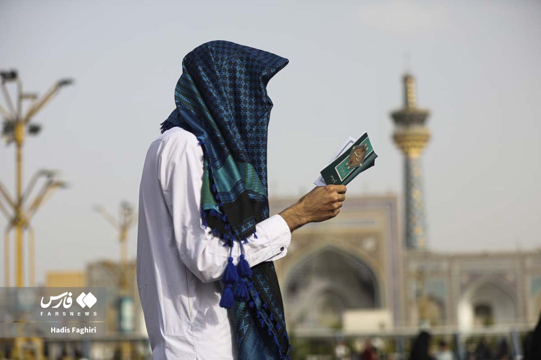 عکس/ دعای عرفه در حرم مطهر رضوی