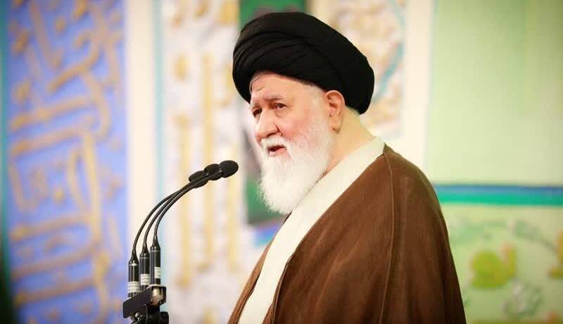 امام جمعه مشهد: گره خوردن ایمان مردم و رهبری عامل حفظ انقلاب است